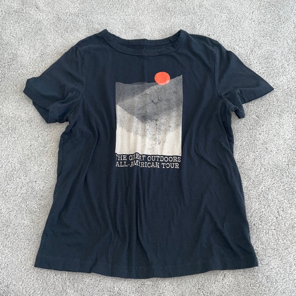 Universal Thread Tee